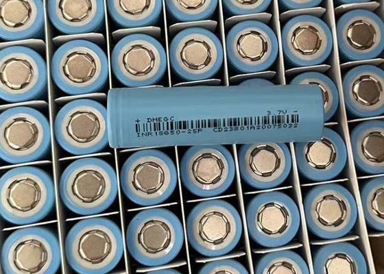 2500mAh 3,7V Max 6A Charge continue Batterie au lithium-ion cylindrique 18650 INR18650-25P